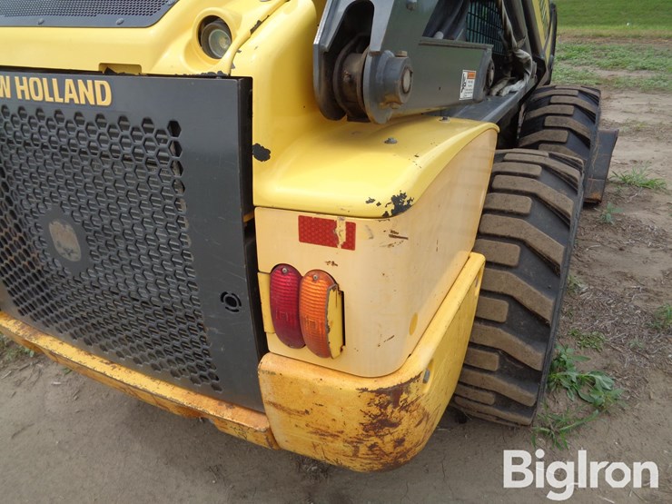 2013-new-holland-l230-image-17