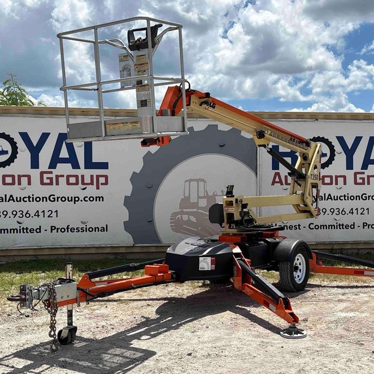 2017 JLG T350