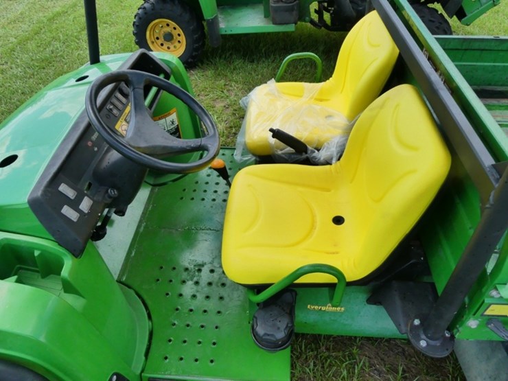2021-john-deere-gator-image-9
