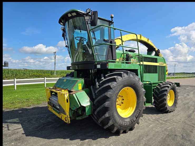 2002-john-deere-6850-image-1