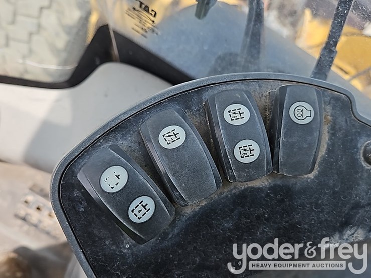 2012-caterpillar-908h-image-33