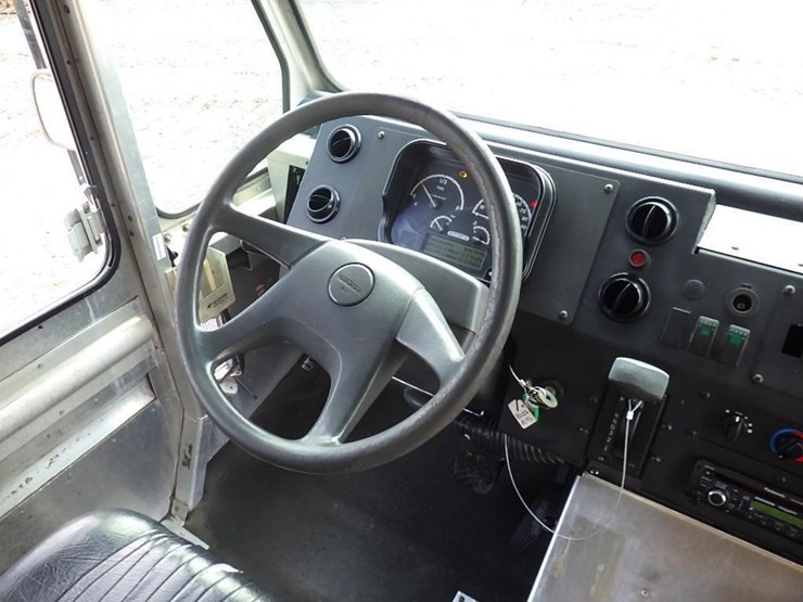 2012-freightliner-mt55-image-17