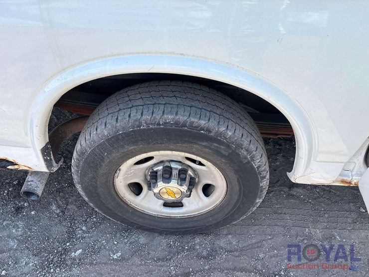 2006-chevrolet-express-3500-image-34