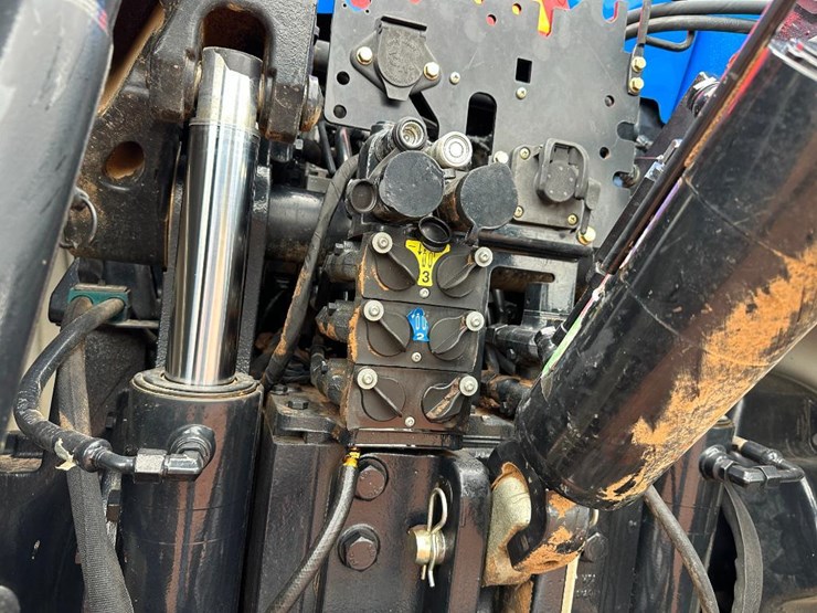 2020-new-holland-t8.320-image-53