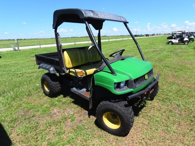 2015-john-deere-gator-image-1
