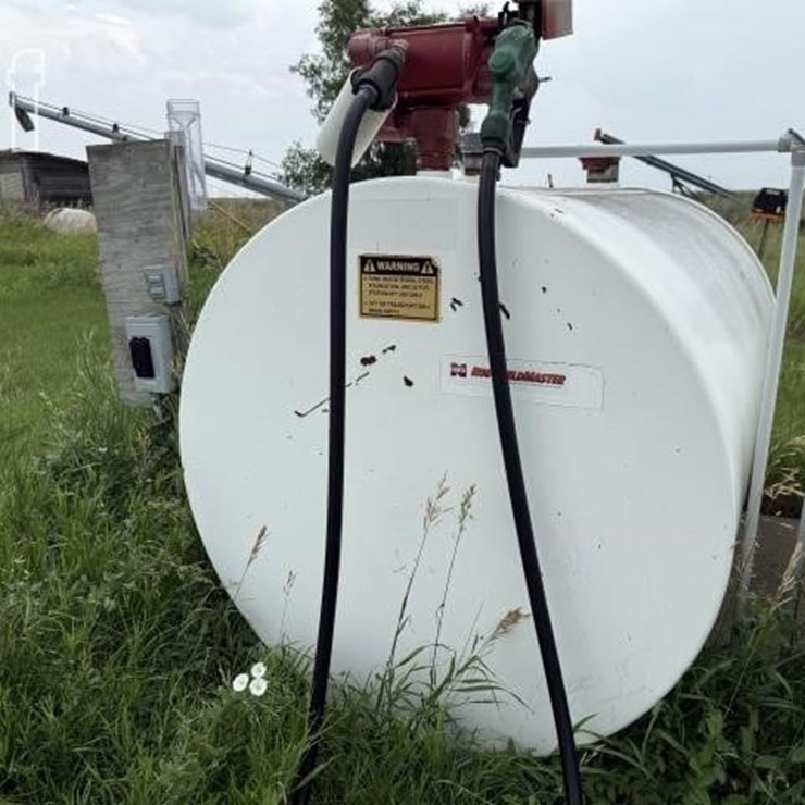 550 GALLON FUEL TANK (2)