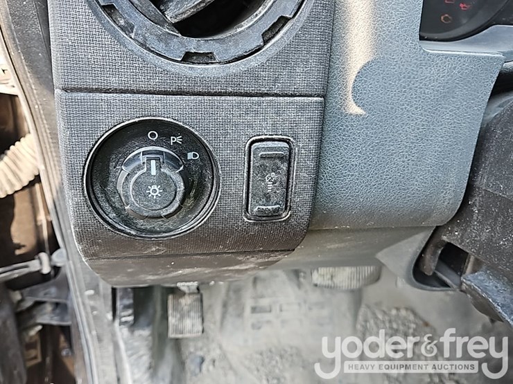 2016-ford-f250-xl-image-25