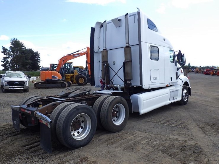 2005-peterbilt-387-image-3