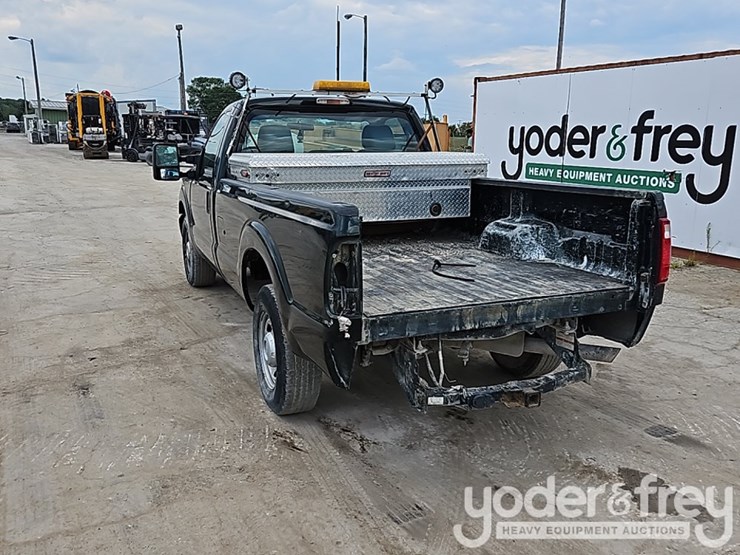 2015-ford-f250-xl-image-3