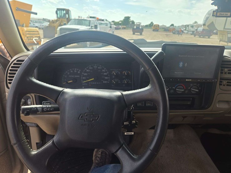 1999-chevrolet-tahoe-image-12