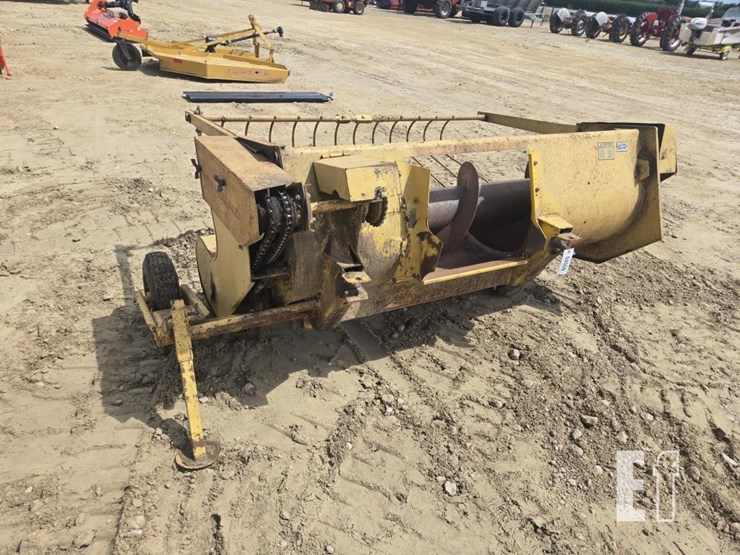new-holland-900w-image-5