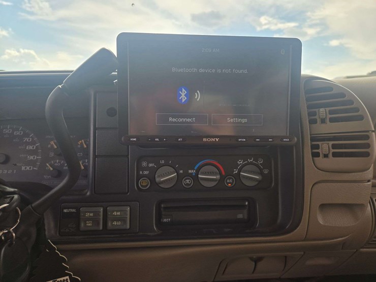 1999-chevrolet-tahoe-image-13