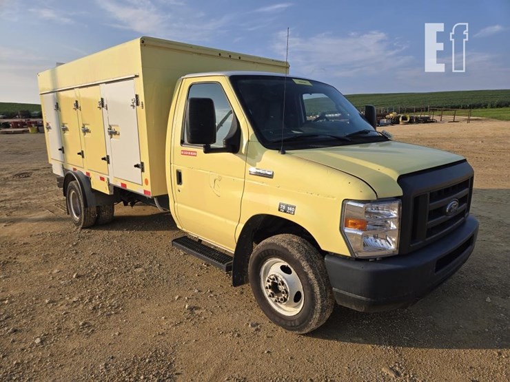 2019-ford-e450-image-1
