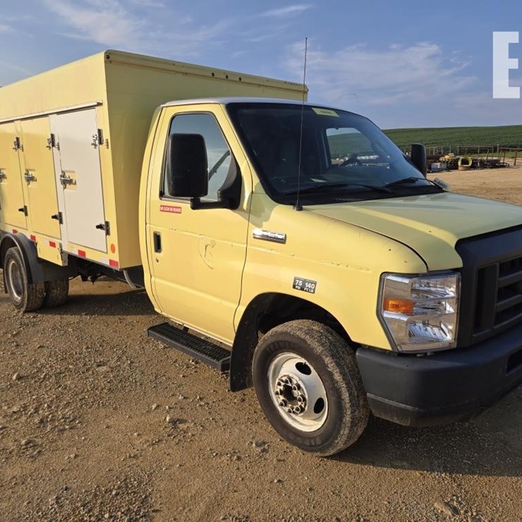 2019 FORD E450