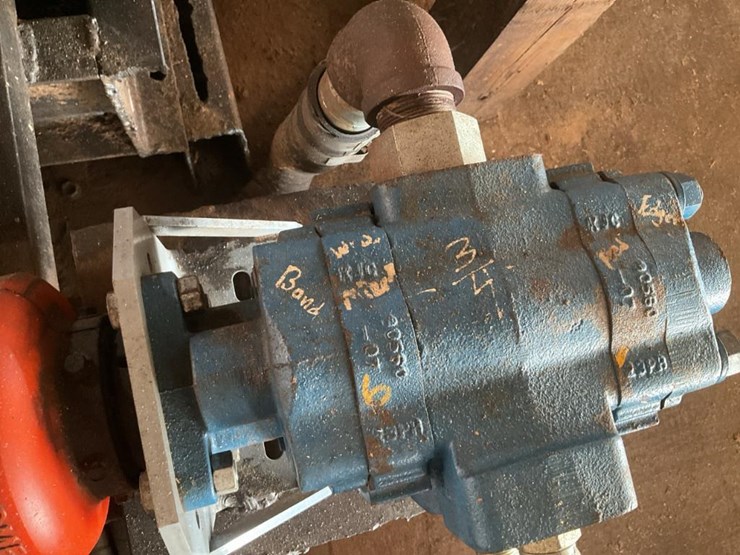 #122-•-hydraulic-lines,-pumps-and-tank-image-18