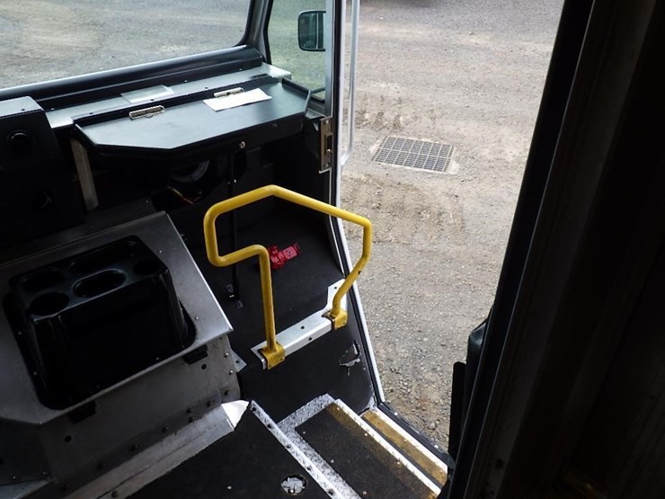 2012-freightliner-mt55-image-15