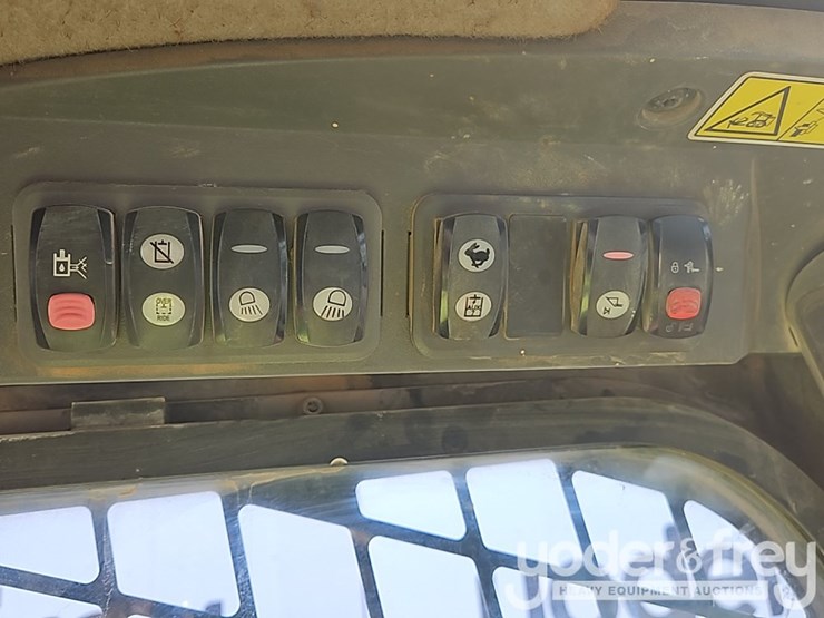 2011-caterpillar-279c-image-29