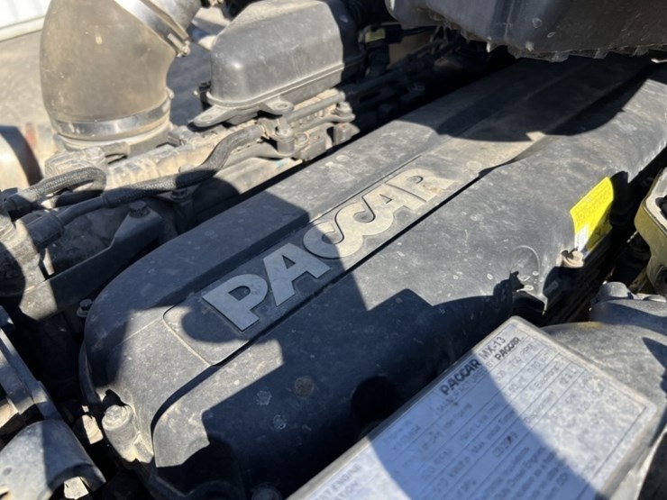 2020-peterbilt-567-image-22