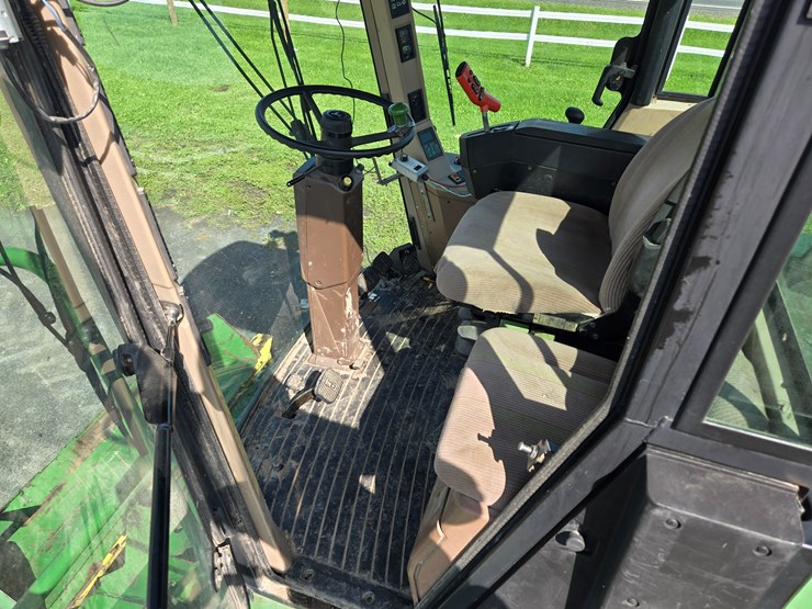 2002-john-deere-6850-image-29
