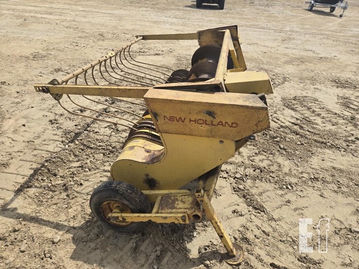 new-holland-900w-image-4