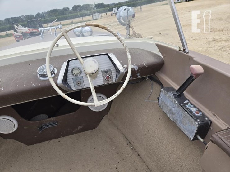 1961-crestliner-sportsman-boat-image-11