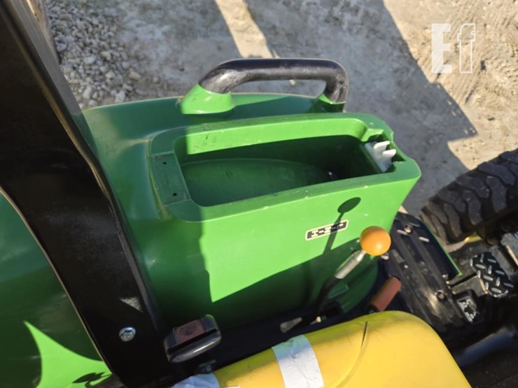 john-deere-3032e-image-11