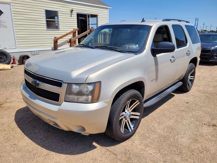 2010-chevrolet-tahoe-ls-image-1
