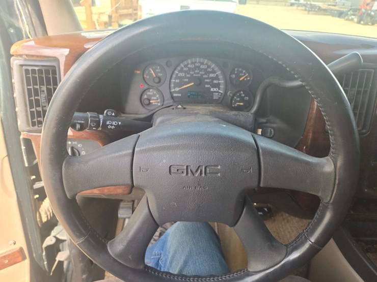2003-gmc-1500-image-13