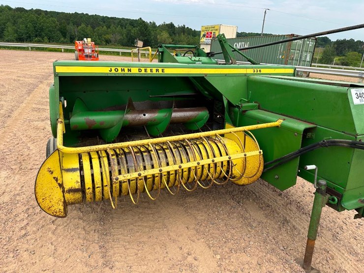 john-deere-336-image-14