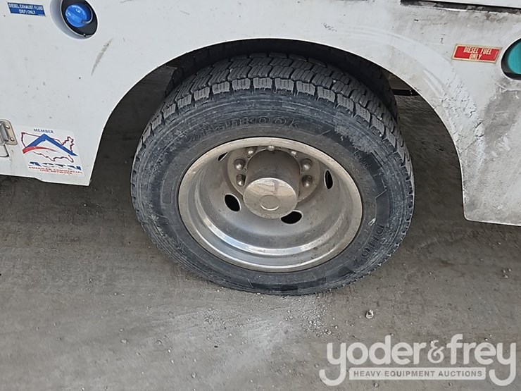 2015-ford-f550-image-12