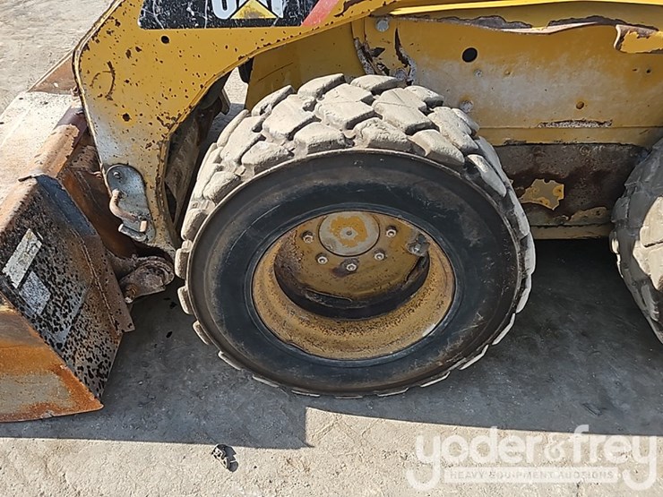 2012-caterpillar-242b3-image-11