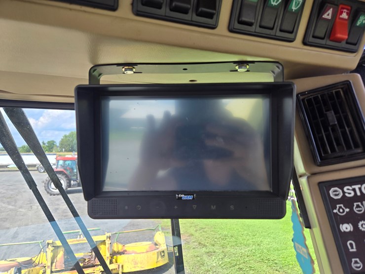 2002-john-deere-6850-image-36
