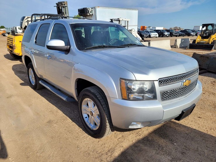 2012-chevrolet-tahoe-lt-image-2