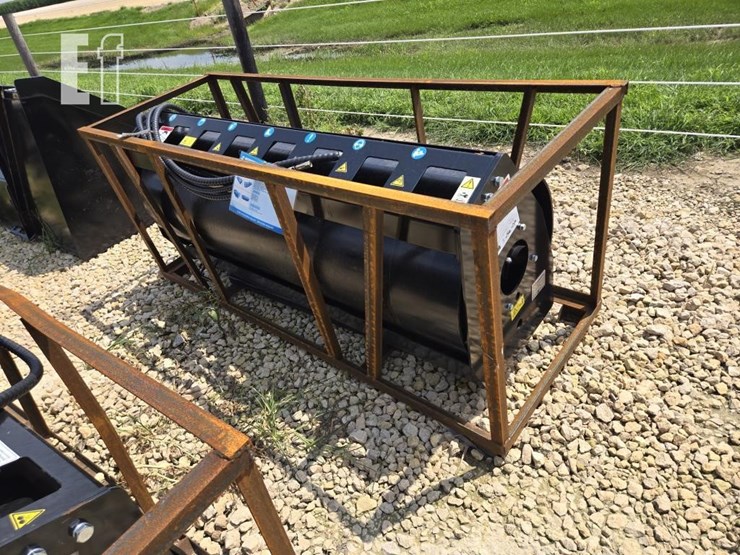 new-mower-king-skid-steer-86"-vibratory-roller-image-1