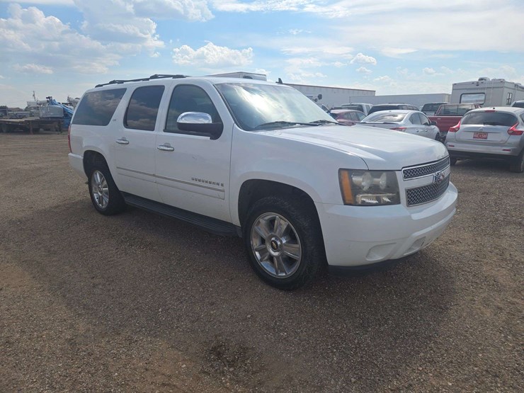 2009-chevrolet-suburban-1500-image-2