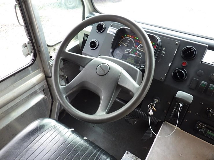 2012-freightliner-mt55-image-17