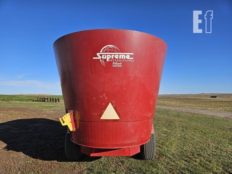 2009-supreme-intl-700t-image-4