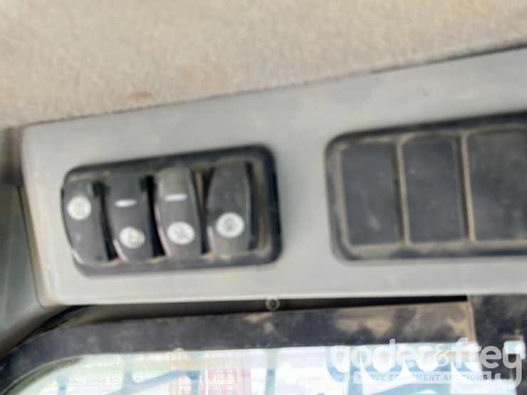 2018-caterpillar-289d-image-28