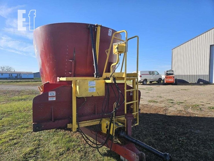 2009-supreme-intl-700t-image-10