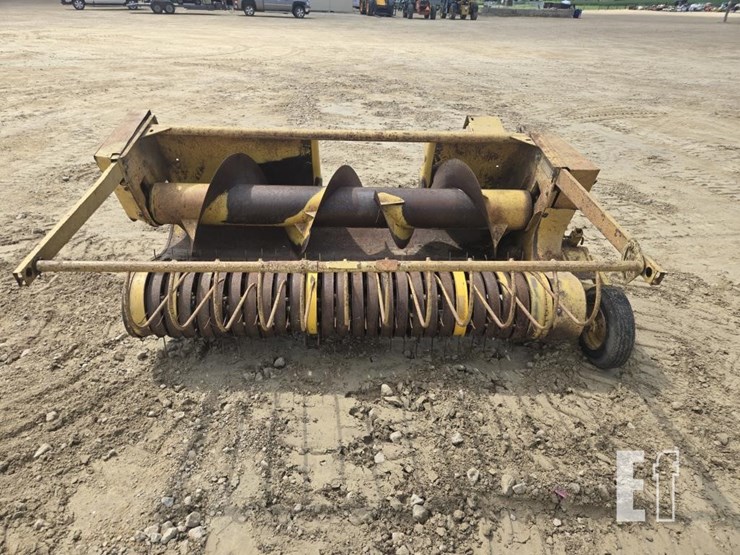 new-holland-900w-image-2