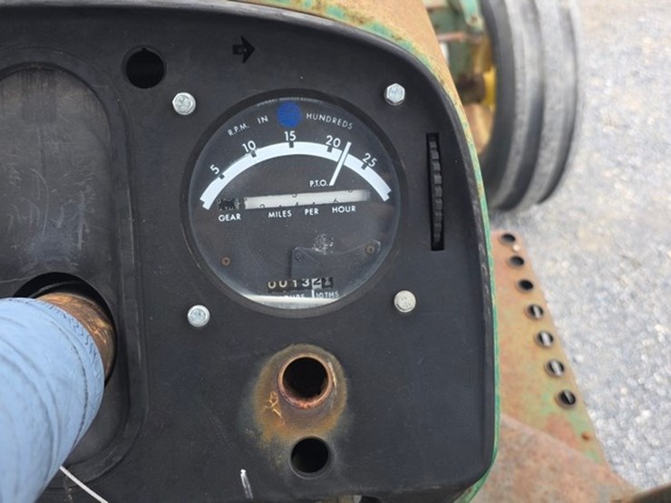 john-deere-4040-image-42
