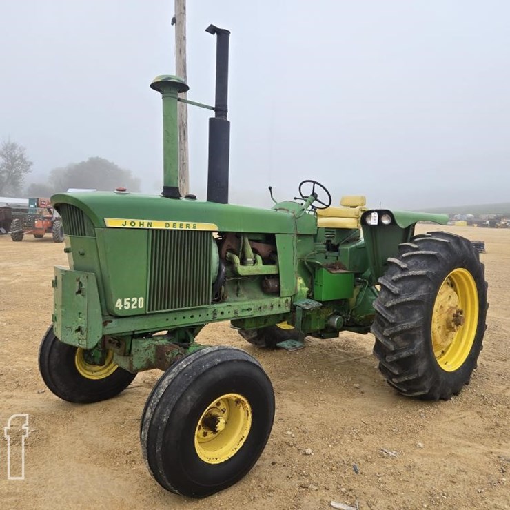 JOHN DEERE 4520