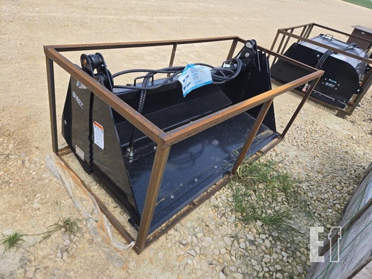 new-topcat-4-in-1-bucket-image-1
