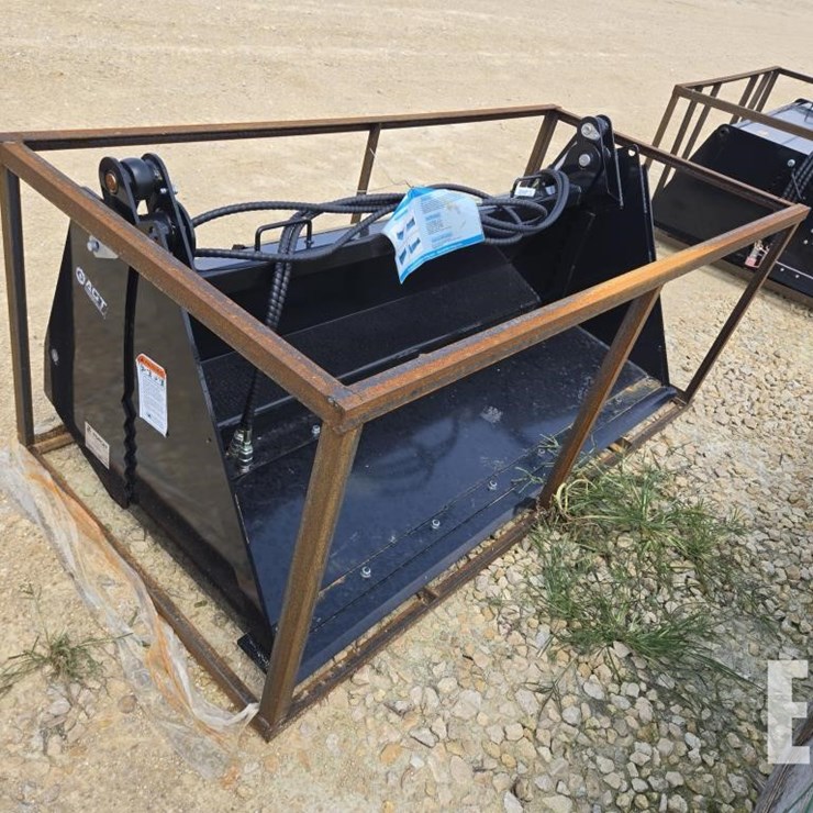 NEW TOPCAT 4 IN 1 BUCKET