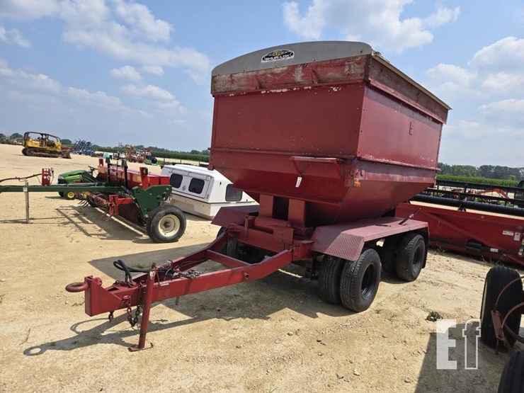 double-b-gravity-wagon-w/-shur-lok-roll-up-tarp-3840-image-3