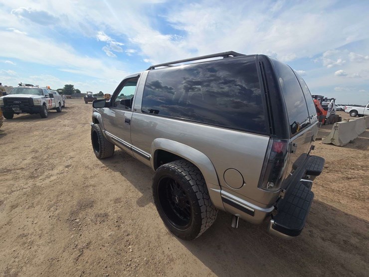 1999-chevrolet-tahoe-image-4