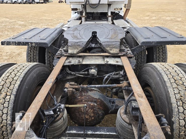 2013-kenworth-t660-image-12