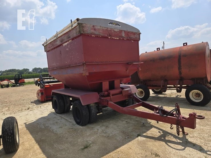 double-b-gravity-wagon-w/-shur-lok-roll-up-tarp-3840-image-1