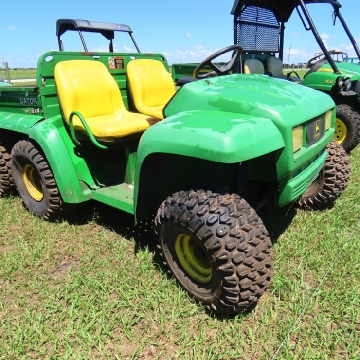 JOHN DEERE GATOR