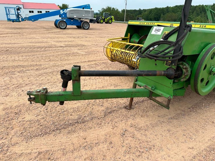 john-deere-336-image-11